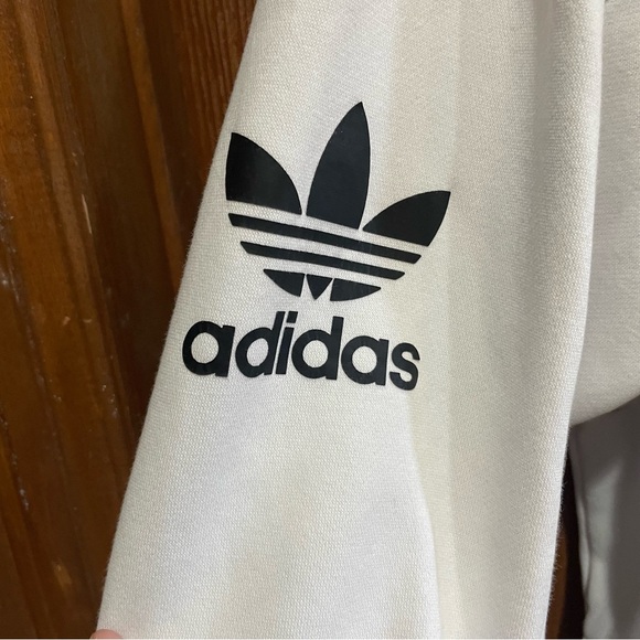 Adidas Originals Logo Play Trefoil Crew Sweatshirt in Wonder White Size Medium - Picture 11 of 14